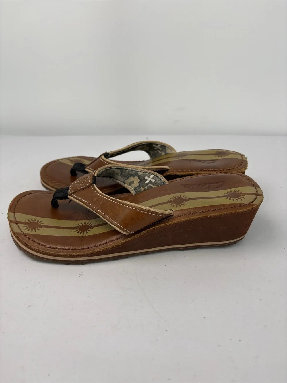 🍴Clarks Brown Tan Leather Thong Sandals